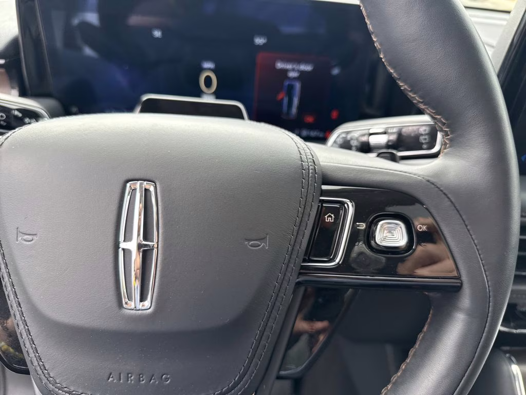 2025 Pristine White Metallic Tri-Coat Lincoln Aviator Reserve AWD SUV