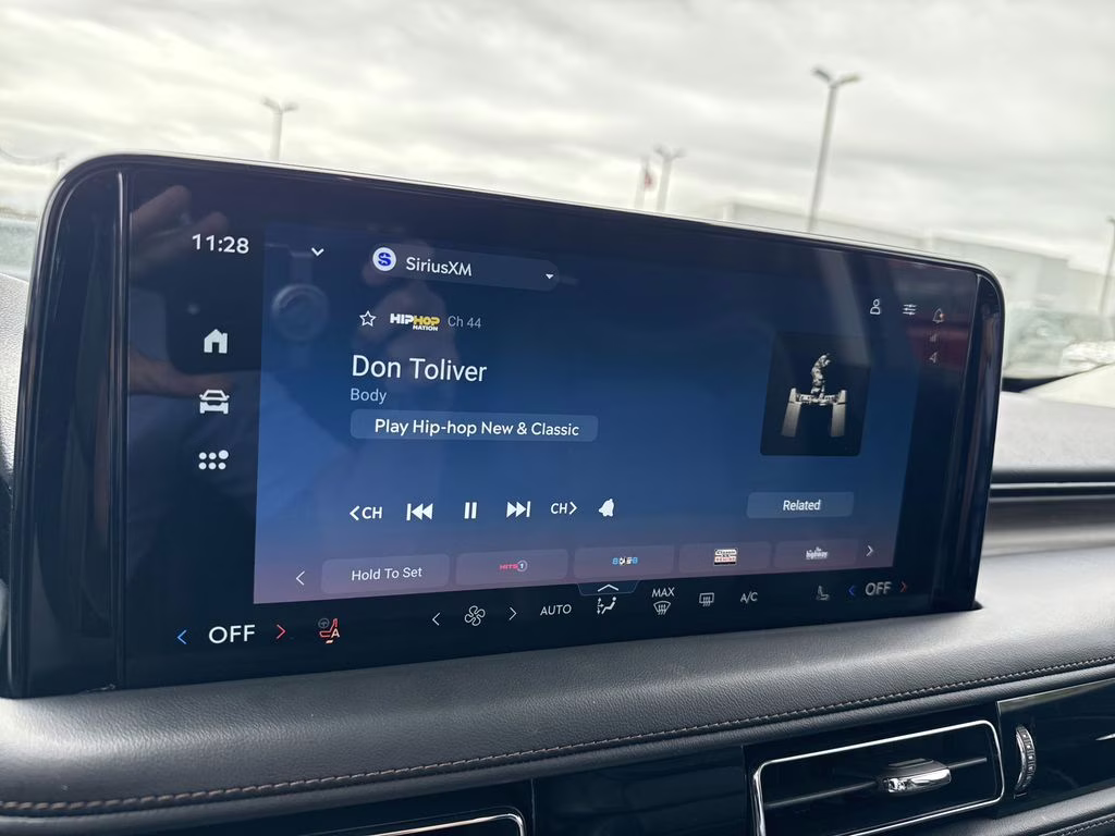 2025 Pristine White Metallic Tri-Coat Lincoln Aviator Reserve AWD SUV