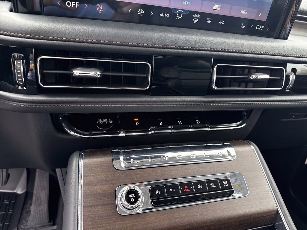 2025 Pristine White Metallic Tri-Coat Lincoln Aviator Reserve AWD SUV