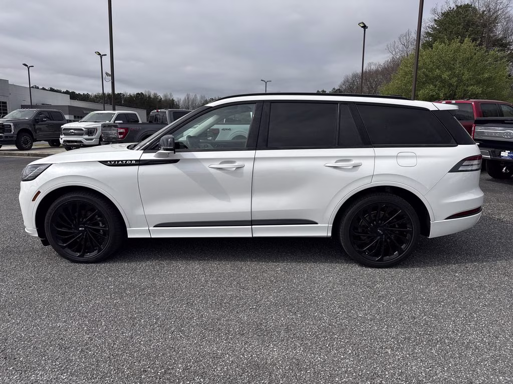 2025 Pristine White Metallic Tri-Coat Lincoln Aviator Reserve AWD SUV