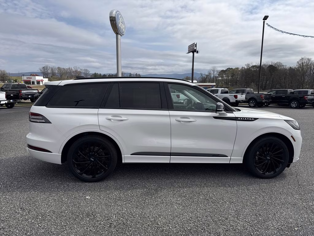2025 Pristine White Metallic Tri-Coat Lincoln Aviator Reserve AWD SUV