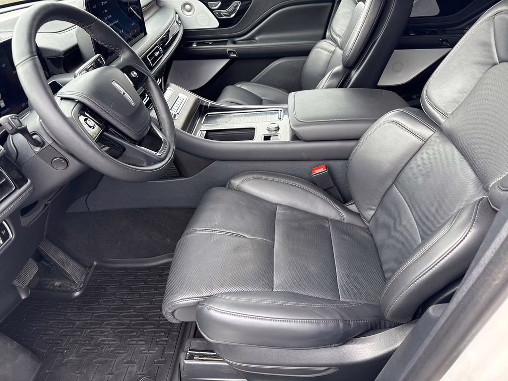 2025 Pristine White Metallic Tri-Coat Lincoln Aviator Reserve AWD SUV