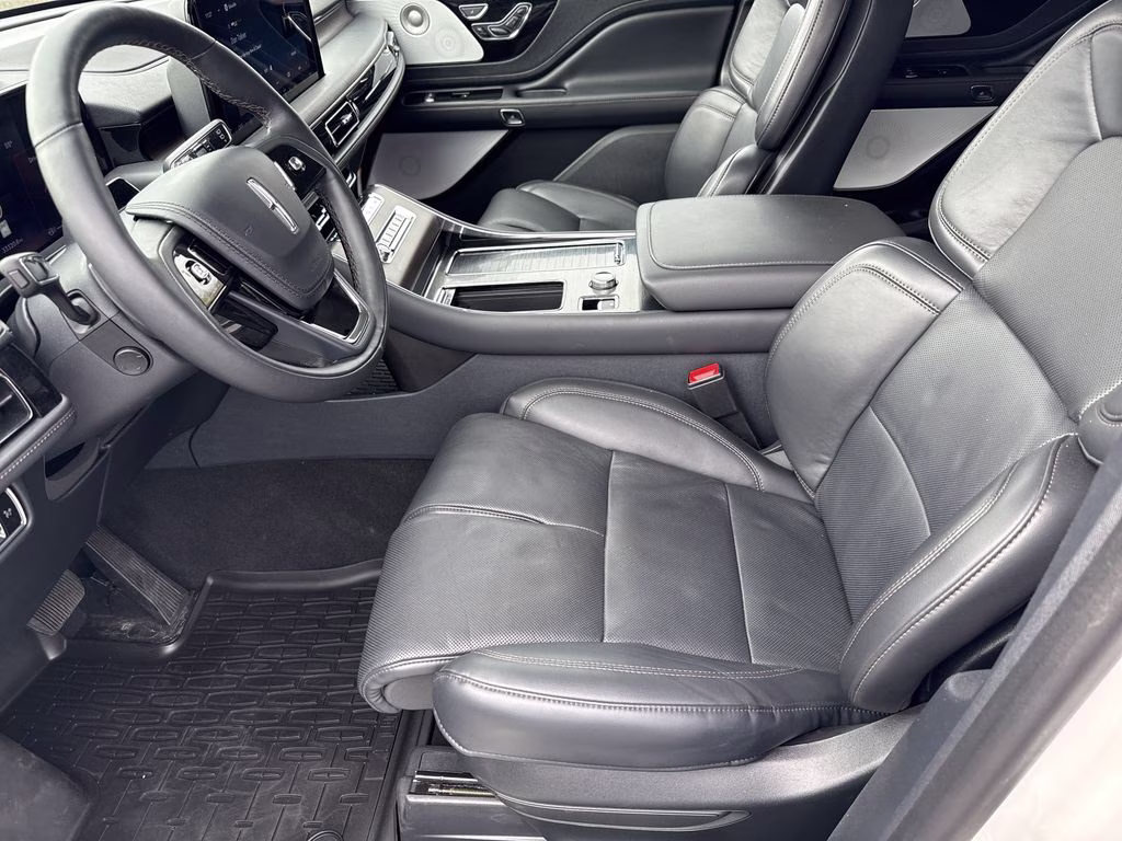 2025 Pristine White Metallic Tri-Coat Lincoln Aviator Reserve AWD SUV
