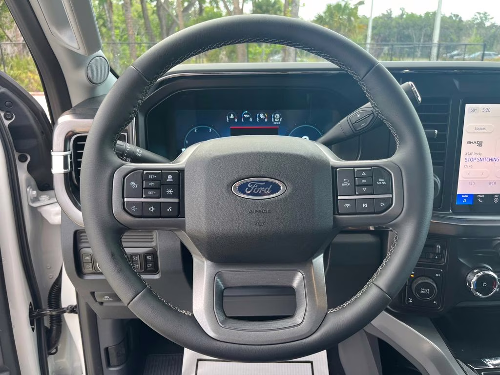 2026 White Metallic Ford Super Duty F-350 SRW Lariat 4X4 Truck