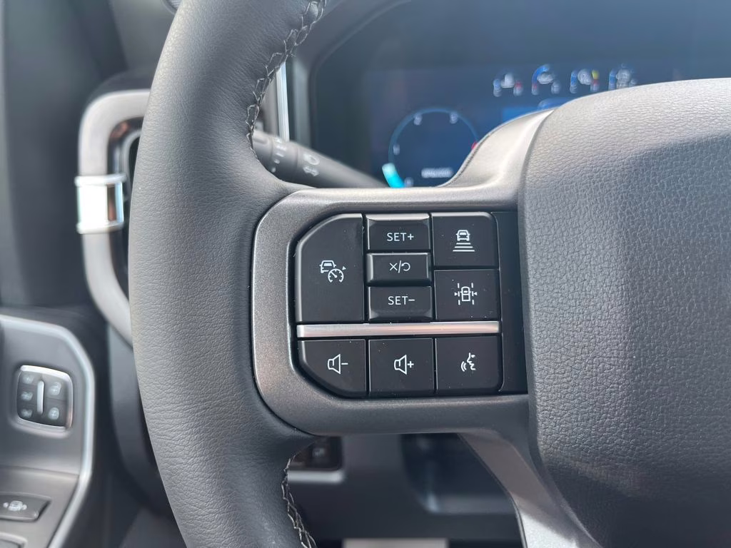 2026 White Metallic Ford Super Duty F-350 SRW Lariat 4X4 Truck