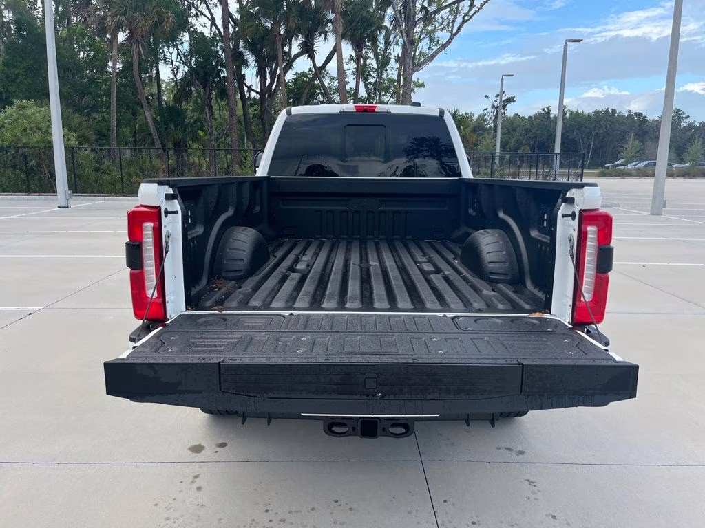 2026 White Metallic Ford Super Duty F-350 SRW Lariat 4X4 Truck