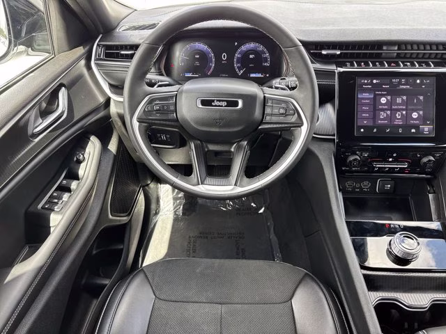 2025 Bright White Clearcoat Jeep Grand Cherokee Altitude 4X4 SUV
