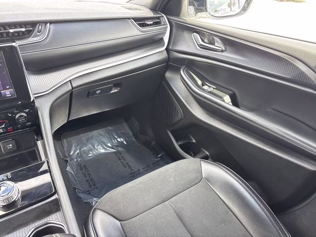 2025 Bright White Clearcoat Jeep Grand Cherokee Altitude 4X4 SUV