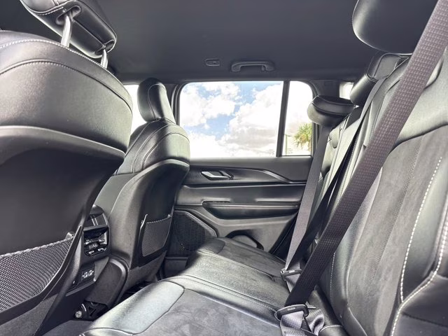 2025 Bright White Clearcoat Jeep Grand Cherokee Altitude 4X4 SUV