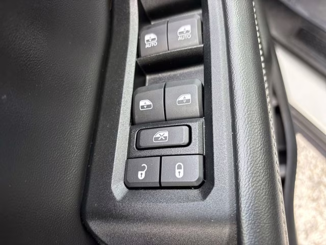 2025 Bright White Clearcoat Jeep Grand Cherokee Altitude 4X4 SUV