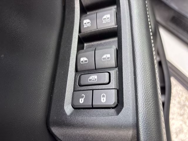 2025 Bright White Clearcoat Jeep Grand Cherokee Altitude 4X4 SUV