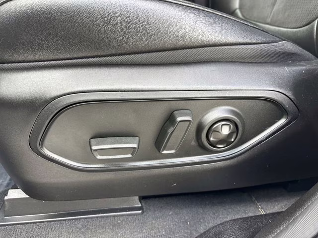 2025 Bright White Clearcoat Jeep Grand Cherokee Altitude 4X4 SUV