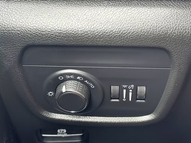 2025 Bright White Clearcoat Jeep Grand Cherokee Altitude 4X4 SUV