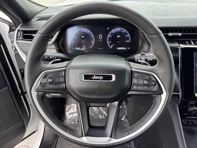 2025 Bright White Clearcoat Jeep Grand Cherokee Altitude 4X4 SUV