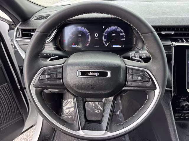 2025 Bright White Clearcoat Jeep Grand Cherokee Altitude 4X4 SUV