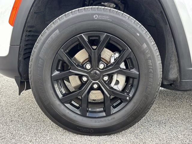 2025 Bright White Clearcoat Jeep Grand Cherokee Altitude 4X4 SUV