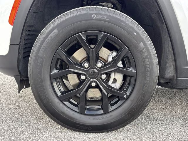 2025 Bright White Clearcoat Jeep Grand Cherokee Altitude 4X4 SUV