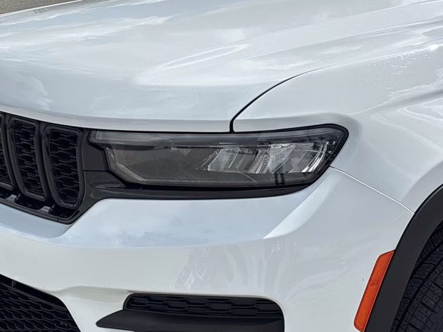 2025 Bright White Clearcoat Jeep Grand Cherokee Altitude 4X4 SUV