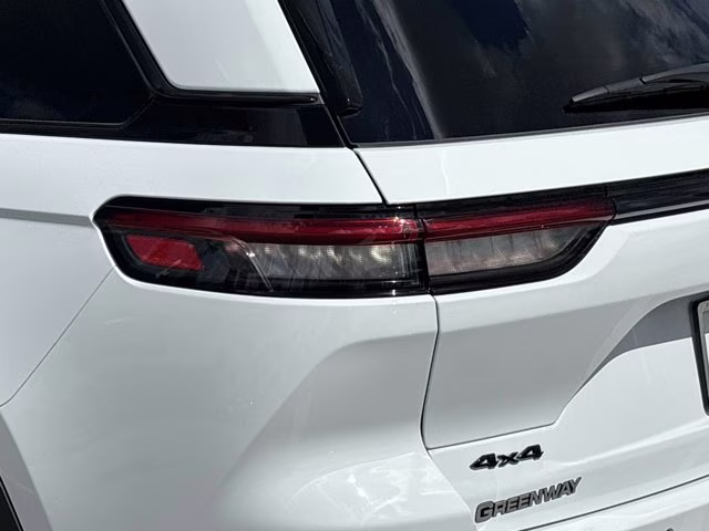 2025 Bright White Clearcoat Jeep Grand Cherokee Altitude 4X4 SUV