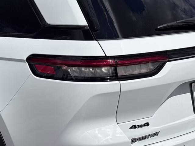 2025 Bright White Clearcoat Jeep Grand Cherokee Altitude 4X4 SUV
