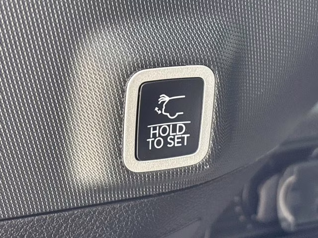 2025 Bright White Clearcoat Jeep Grand Cherokee Altitude 4X4 SUV