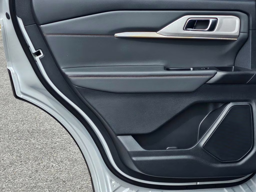 2026 Space White Metallic Ford Explorer Active RWD SUV