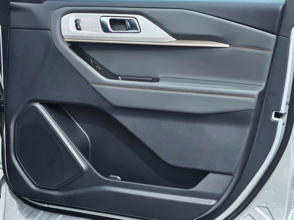 2026 Space White Metallic Ford Explorer Active RWD SUV