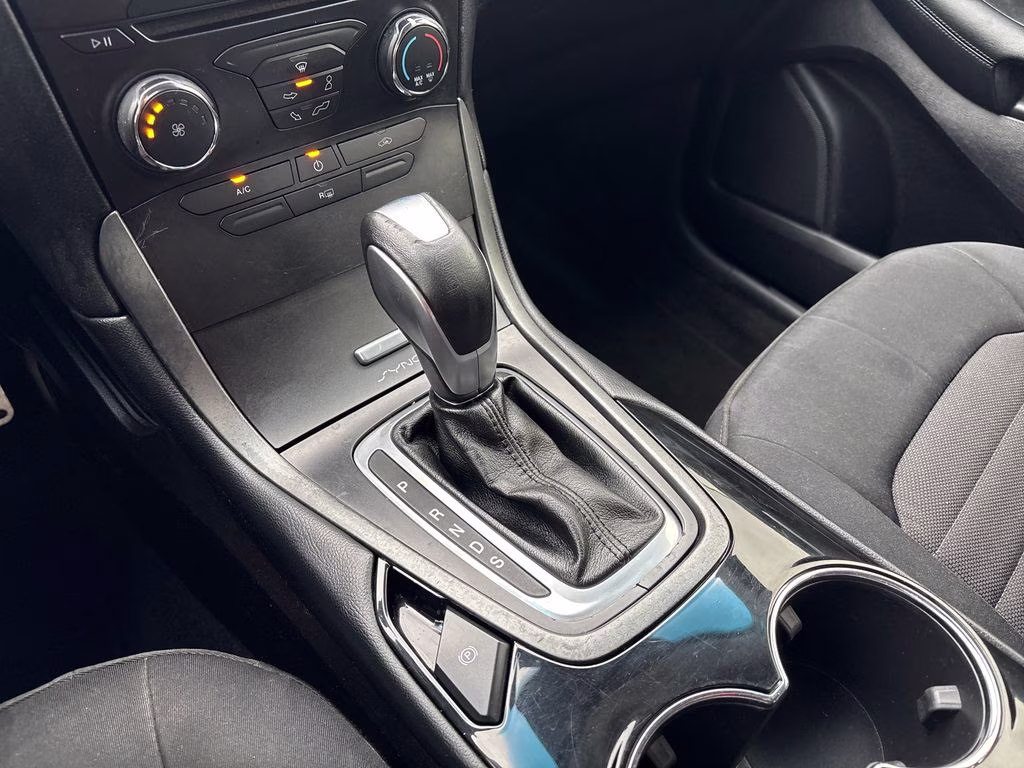2015 Blue Metallic Ford Edge SE AWD SUV