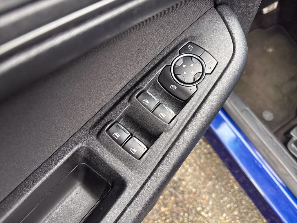 2015 Blue Metallic Ford Edge SE AWD SUV