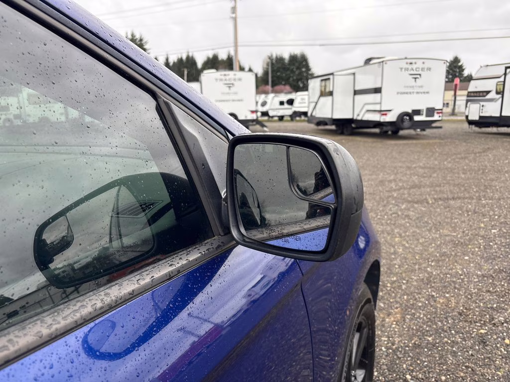 2015 Blue Metallic Ford Edge SE AWD SUV