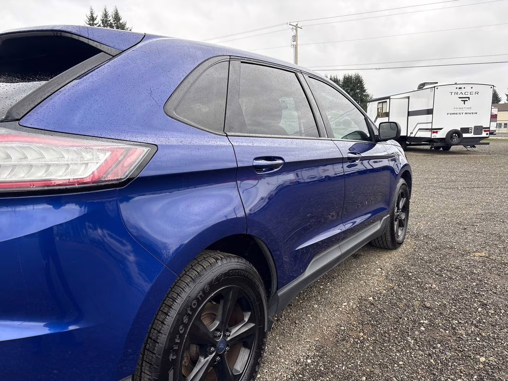 2015 Blue Metallic Ford Edge SE AWD SUV