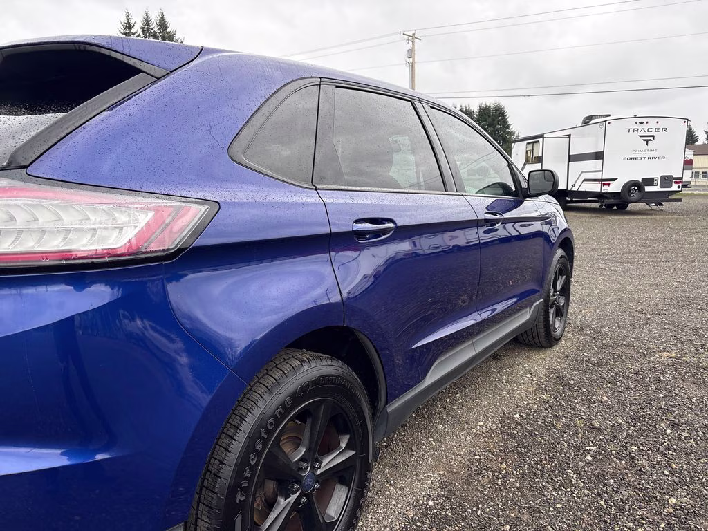 2015 Blue Metallic Ford Edge SE AWD SUV