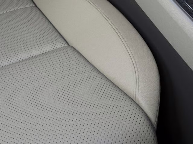 2026 Pristine White Metallic Tri-Coat Lincoln Aviator Premiere RWD SUV