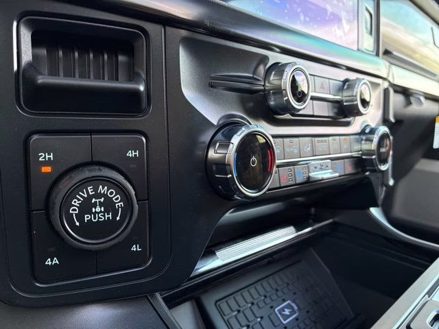 2026 Black Metallic Ford F-150 Lariat BLACK WIDOW 4X4 Truck