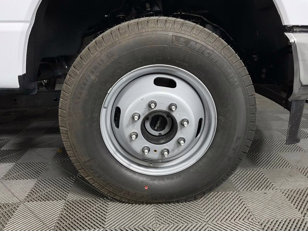 2026 Oxford White Ford Super Duty F-350 DRW XL 4X4 Truck