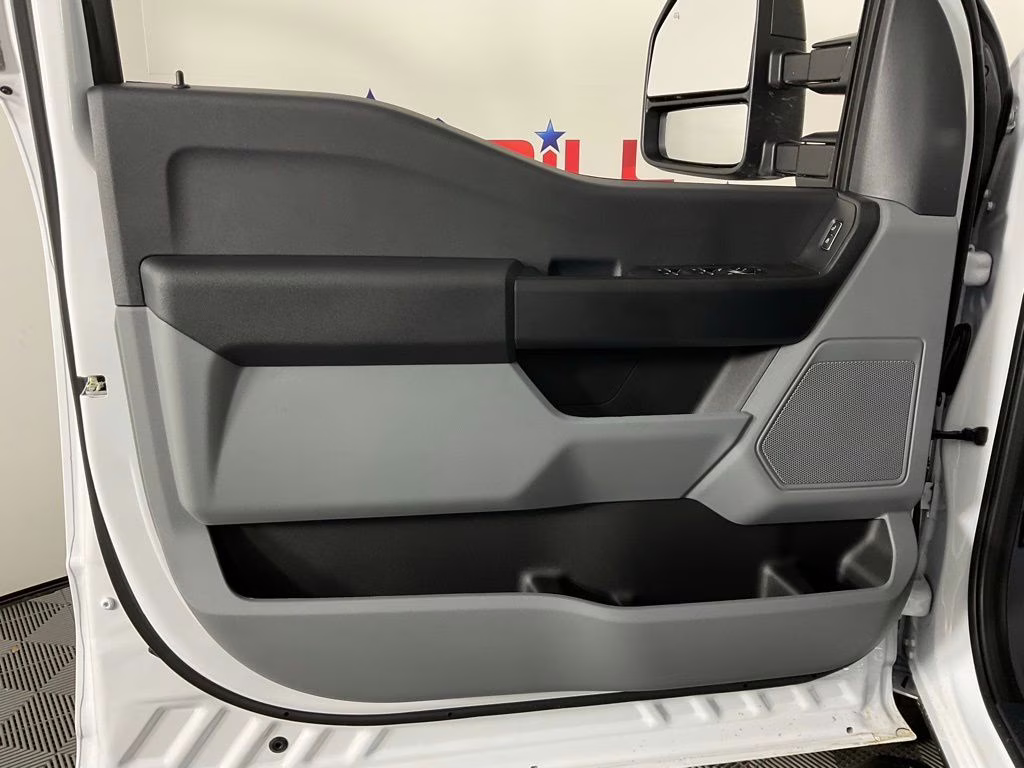 2026 Oxford White Ford Super Duty F-350 DRW XL 4X4 Truck