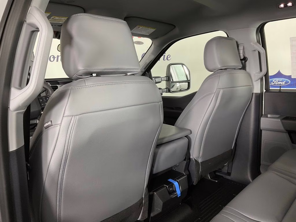 2026 Oxford White Ford Super Duty F-350 DRW XL 4X4 Truck