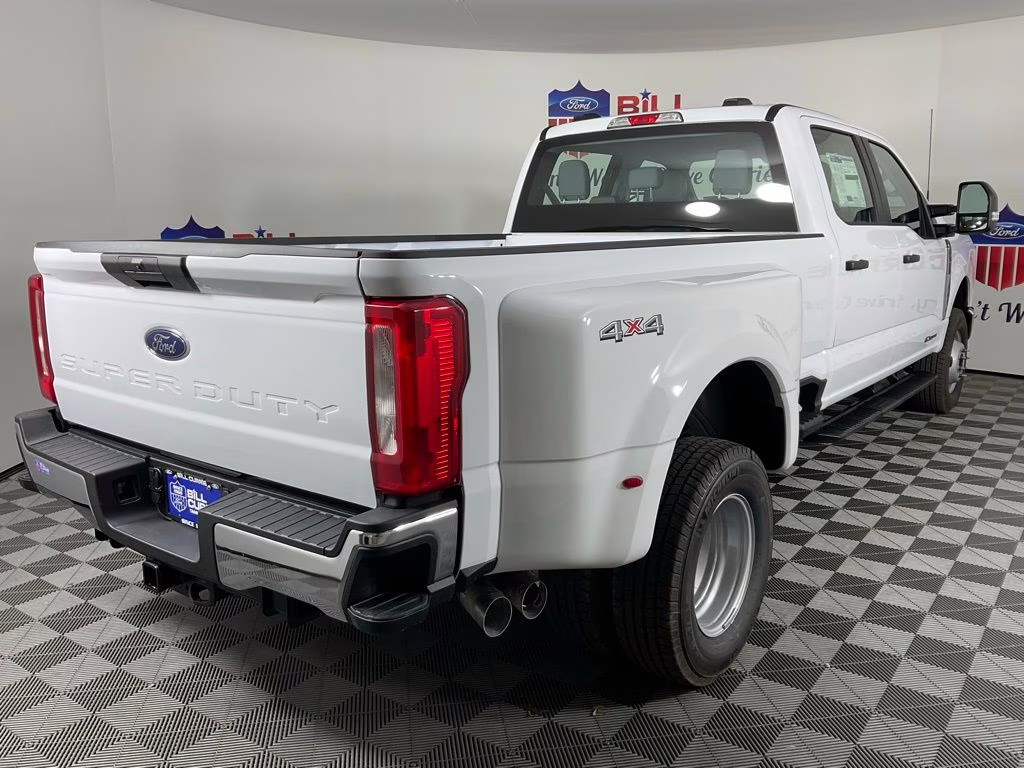 2026 Oxford White Ford Super Duty F-350 DRW XL 4X4 Truck