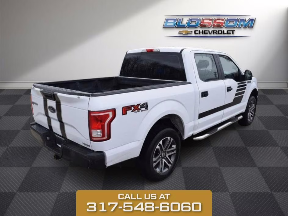 2017 Oxford White Ford F-150 XL 4X4 Truck