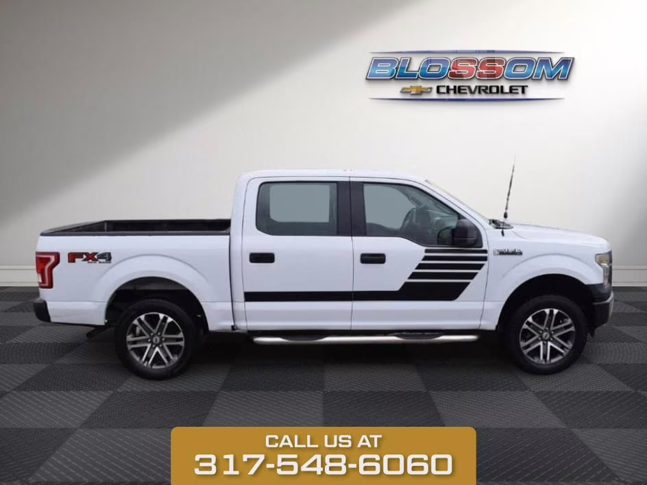 2017 Oxford White Ford F-150 XL 4X4 Truck