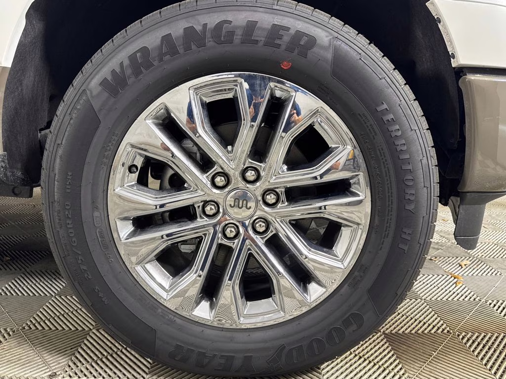 2026 Star White Metallic Tri-Coat Ford F-150 King Ranch 4X4 Truck