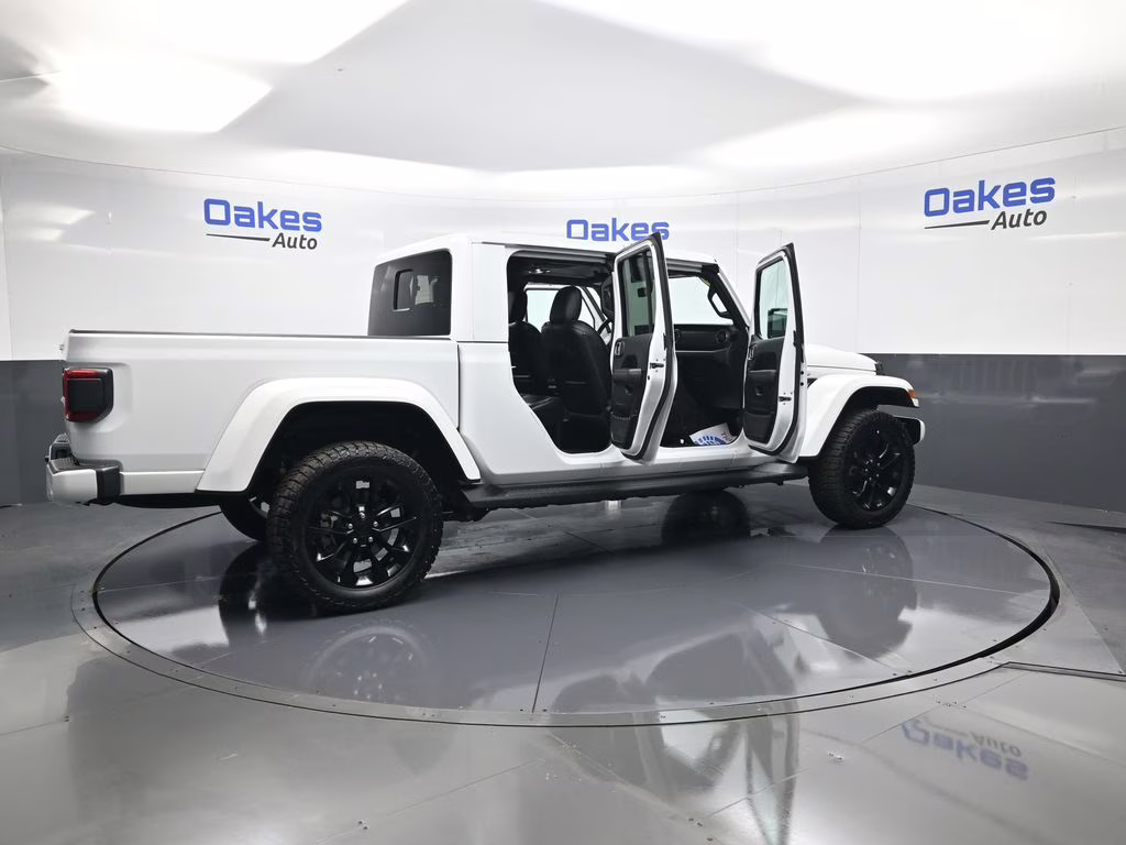 2023 Bright White Clearcoat Jeep Gladiator High Altitude 4X4 Truck