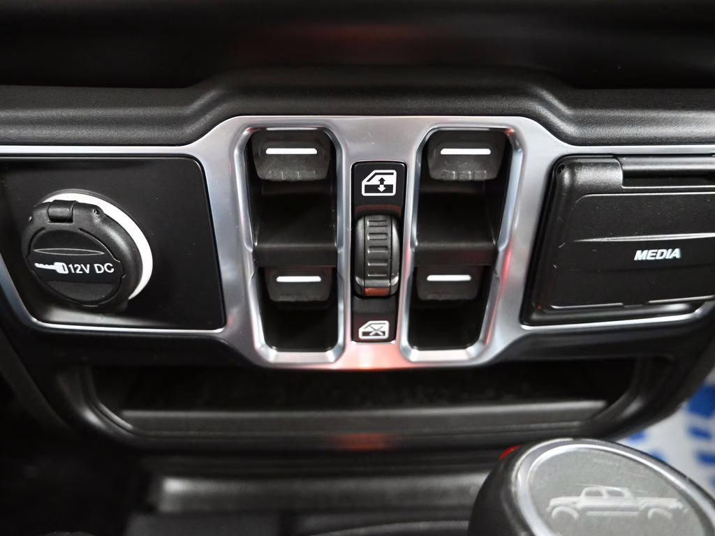 2023 Bright White Clearcoat Jeep Gladiator High Altitude 4X4 Truck