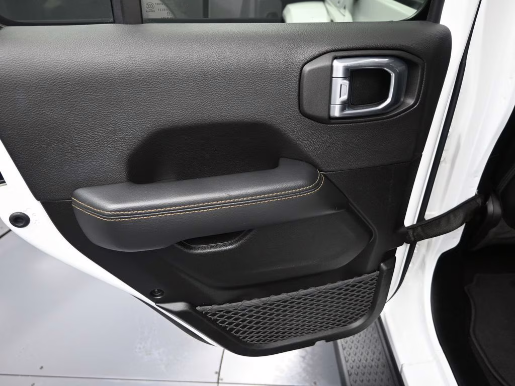 2023 Bright White Clearcoat Jeep Gladiator High Altitude 4X4 Truck