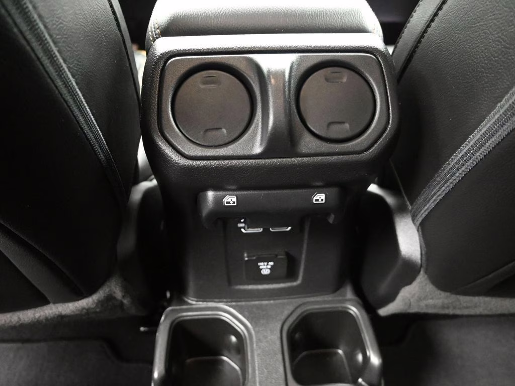 2023 Bright White Clearcoat Jeep Gladiator High Altitude 4X4 Truck