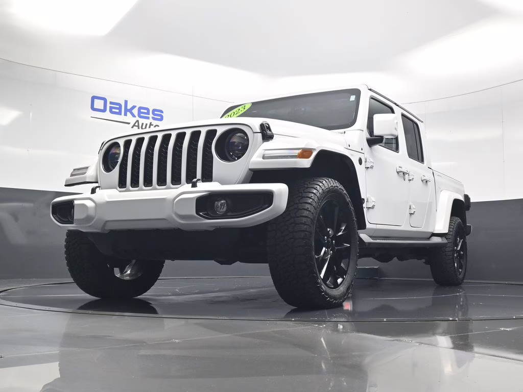 2023 Bright White Clearcoat Jeep Gladiator High Altitude 4X4 Truck