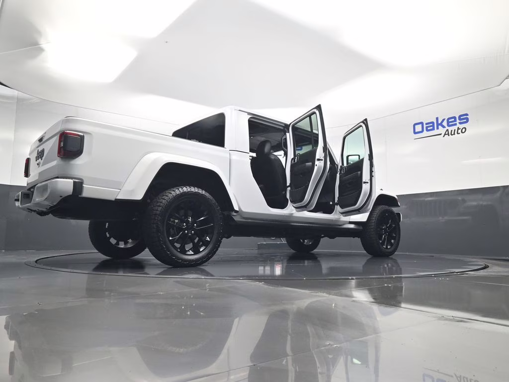 2023 Bright White Clearcoat Jeep Gladiator High Altitude 4X4 Truck