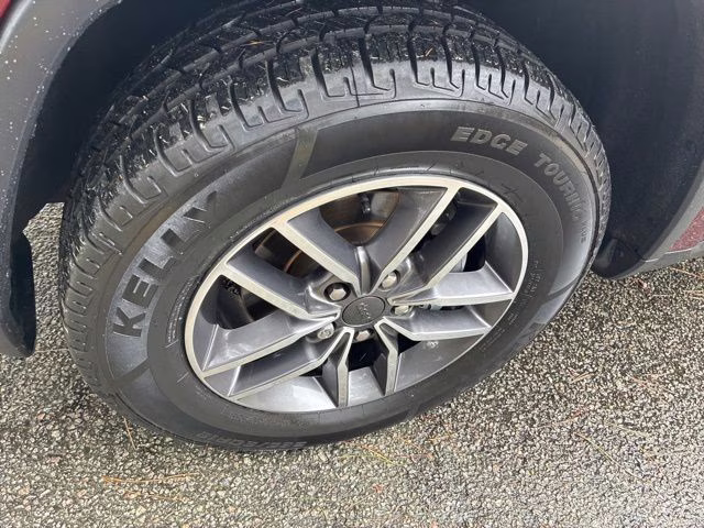 2020 Velvet Red Pearlcoat Jeep Grand Cherokee Limited RWD SUV