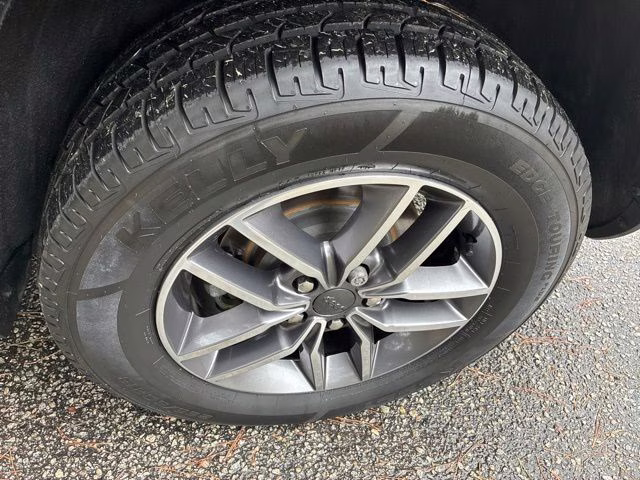 2020 Velvet Red Pearlcoat Jeep Grand Cherokee Limited RWD SUV