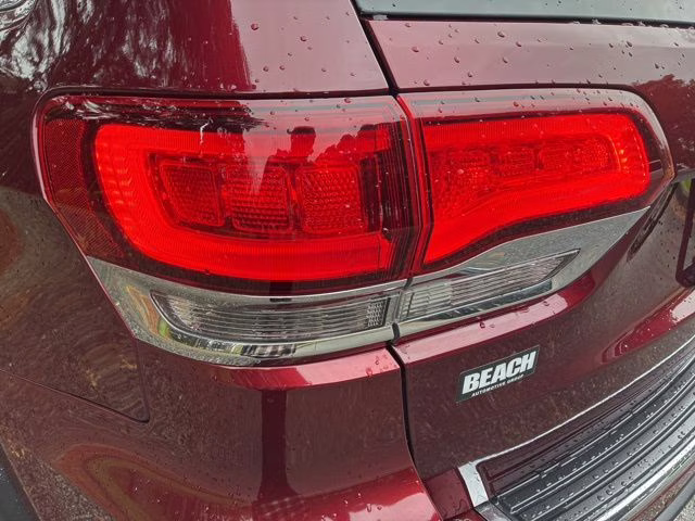 2020 Velvet Red Pearlcoat Jeep Grand Cherokee Limited RWD SUV